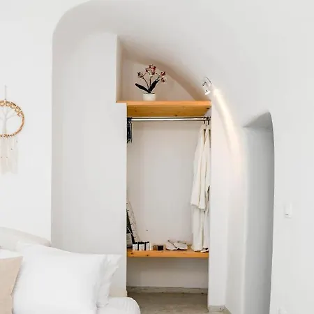 Solasta In Santorini *