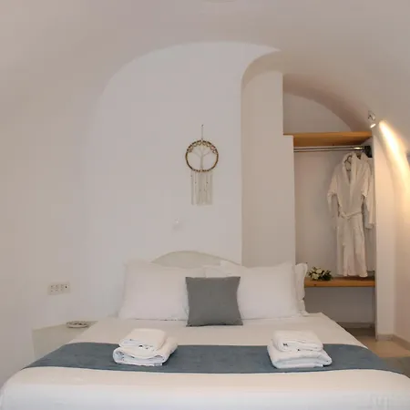 Solasta In Santorini